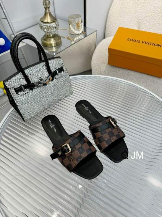 Picture of Louis Vuitton Slippers _SKULVsz35-40JM0109461